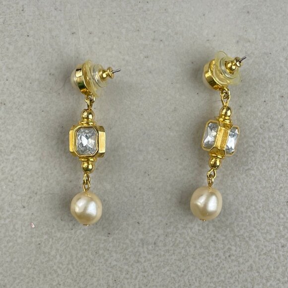 Vintage Dangle Chandelier Earrings 1980s Rhinestone Faux Pearls Gold Tone Metal - Picture 3 of 3